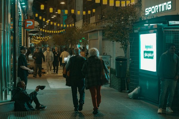 Comment installer une pergola sur herbe : méthodes et conseils